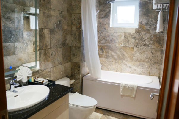 Hạng phòng Standard Triple – 3 giường 4